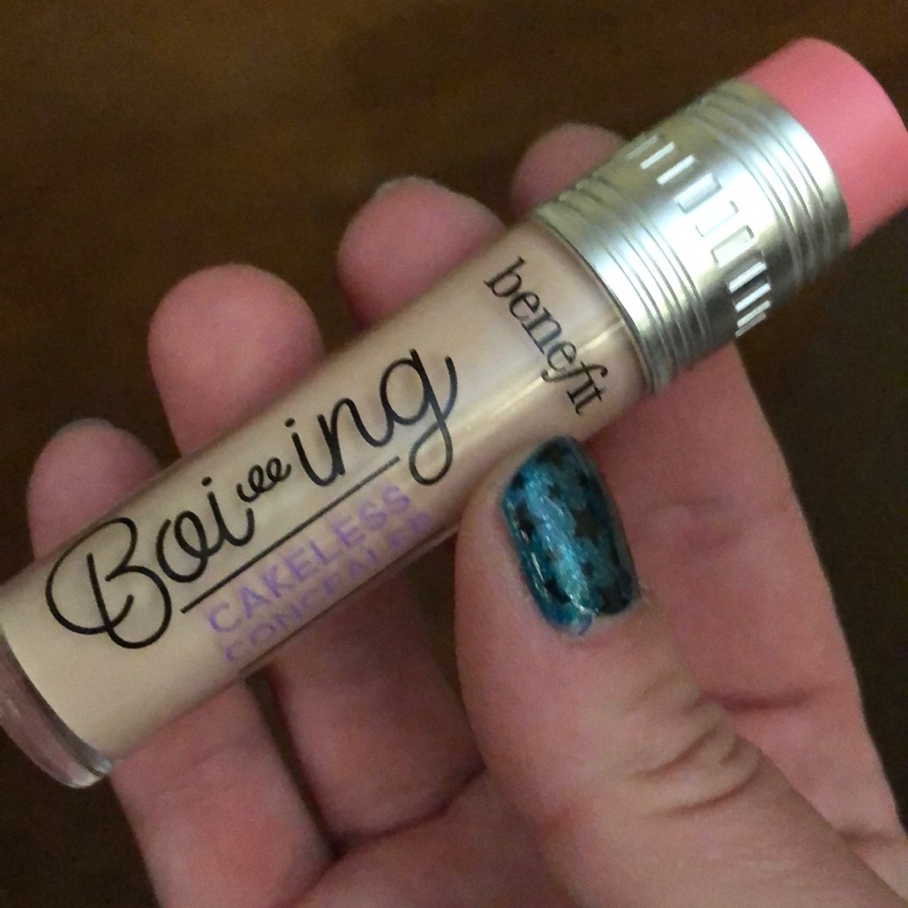NWOT BENEFIT CAKELESS CONCEALER SHADE 2.5 (PALE)
